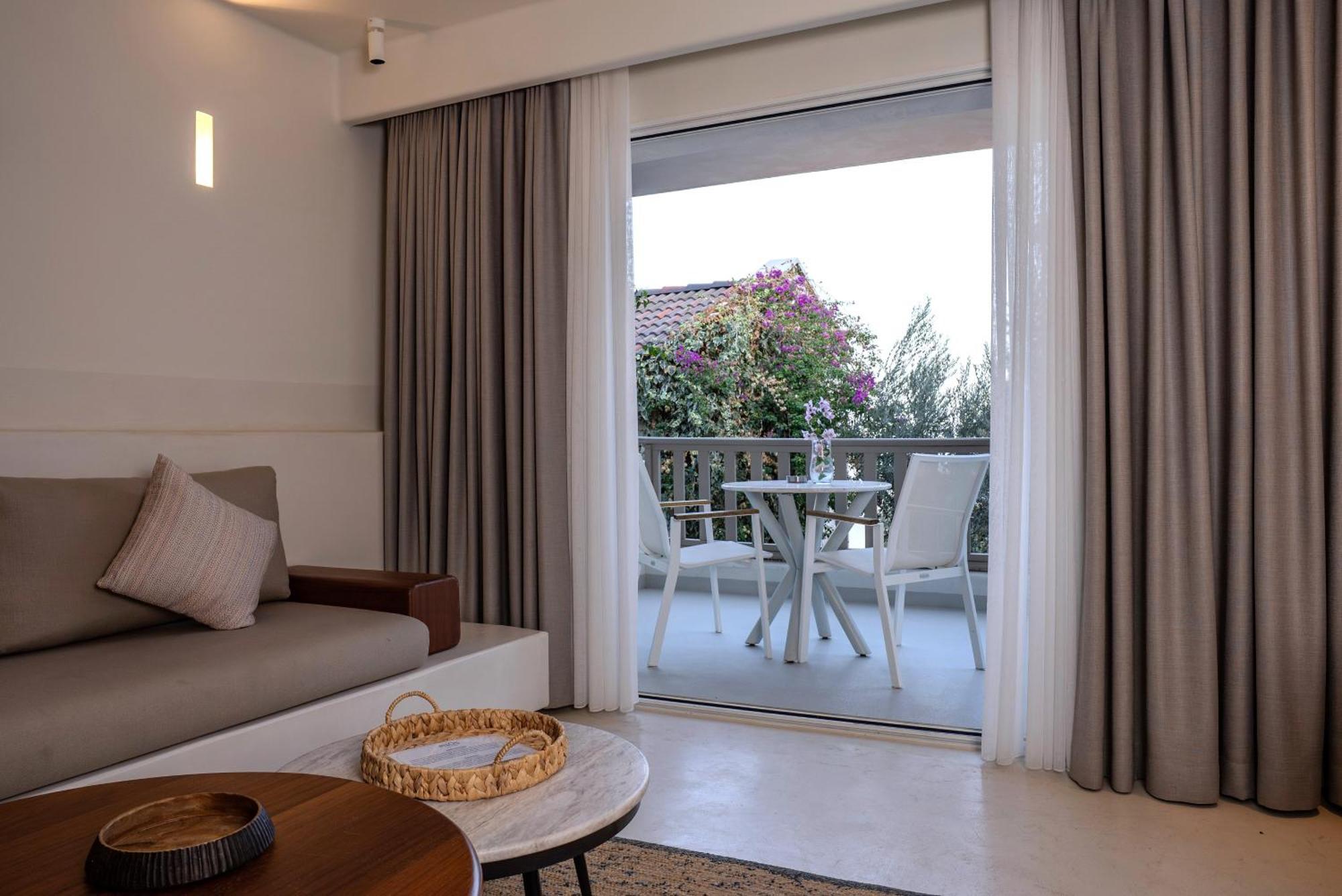 Pilos Suites Turunç Eksteriør bilde